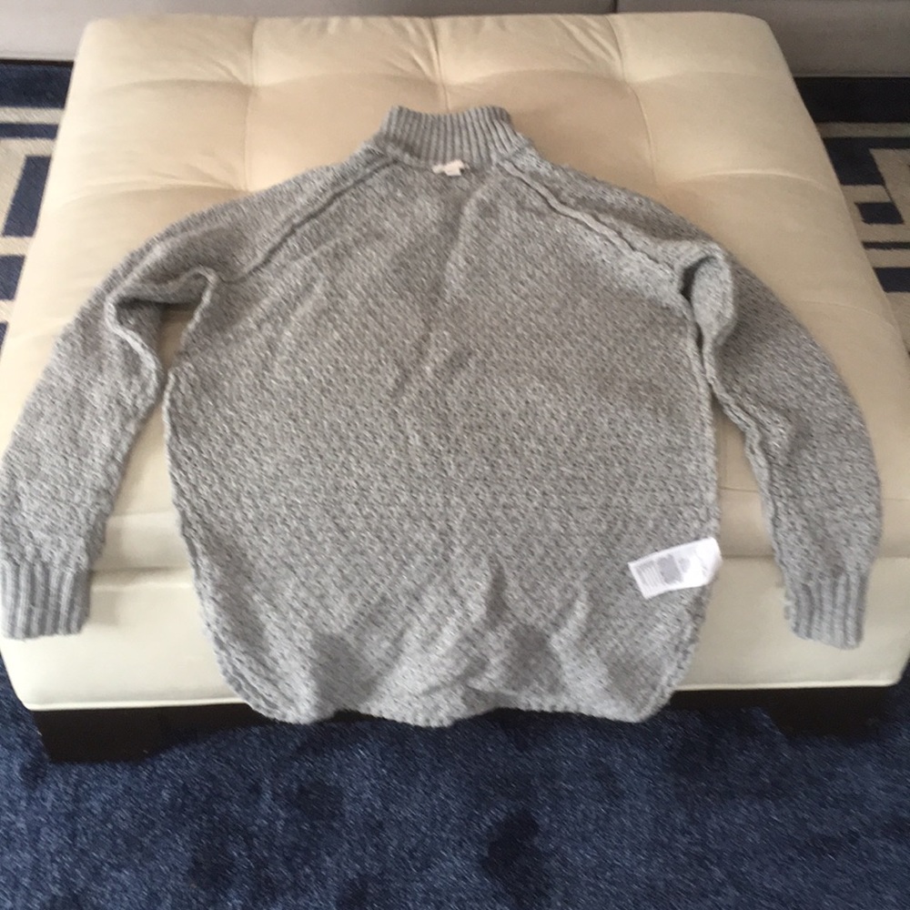 Women’s heavy knit sweater